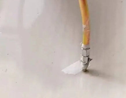 塔河瓷砖空鼓维修公司专业解答在瓷砖铺贴过程中，如果使用的砂料过粗（如全部使用了粗砂），可能会导致以下问题